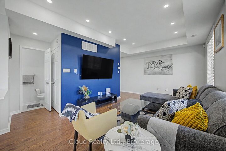 Property Photo:  180 Howden Boulevard 6  ON L6S 0E3 