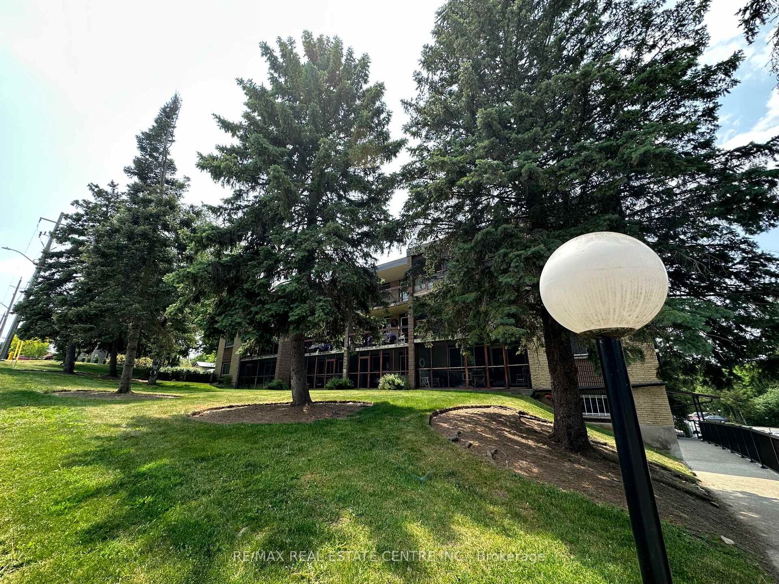 Property Photo:  944 Caledonian View 301  ON N3H 1A5 