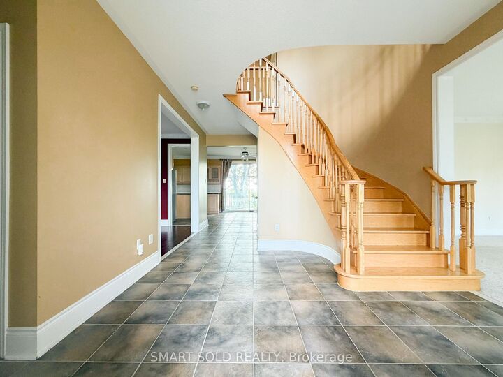 Property Photo:  704 Foxcroft Boulevard  ON L3X 1N2 