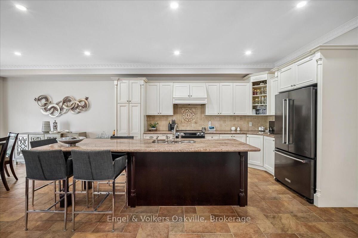Property Photo: 5113 Celebration Drive ON L5M 8B3