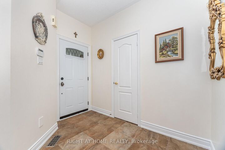 Property Photo:  2 Melrose Gardens  ON L7A 1J7 
