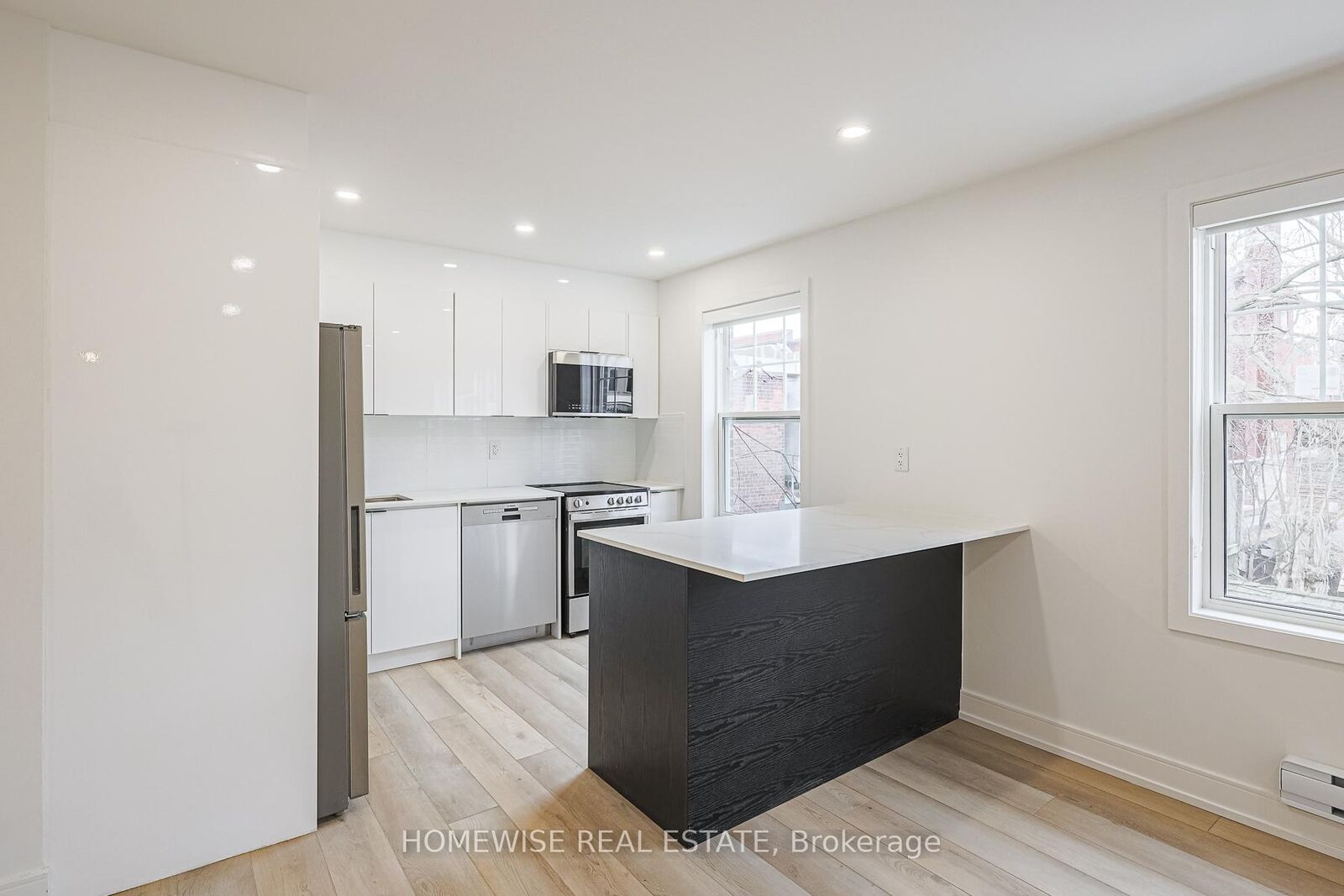 Property Photo:  383 Spadina Road 2  ON M5P 2W1 
