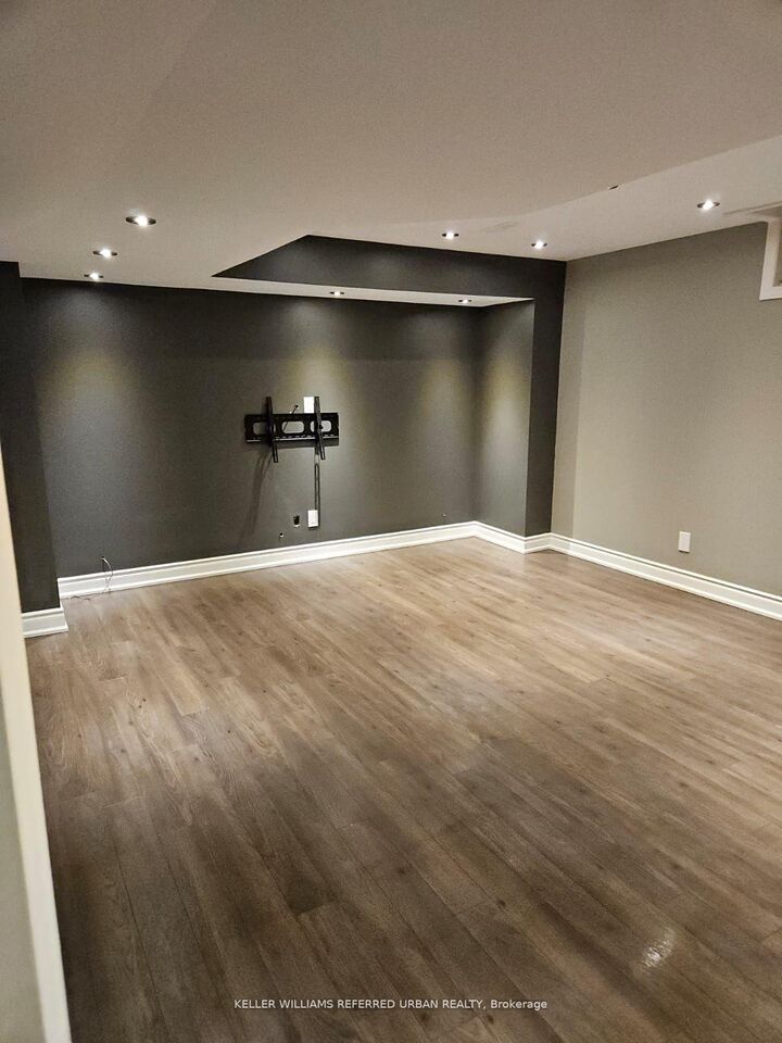 Property Photo:  118 Earlsbridge Boulevard Basement  ON L7A 3W8 