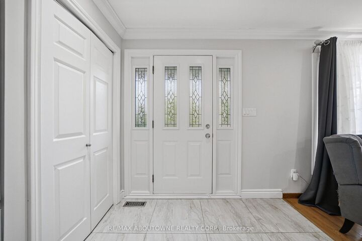 Property Photo:  6346 Neuchatel Road  ON L5N 2J8 