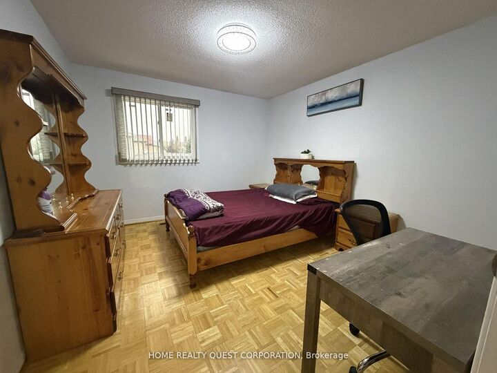 Property Photo: 1722 Princelea Place Room B ON L5M 3R4