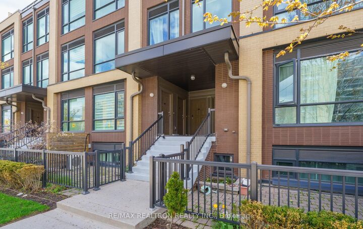 Property Photo:  639 Lawrence Avenue W 206  ON M6A 1A9 