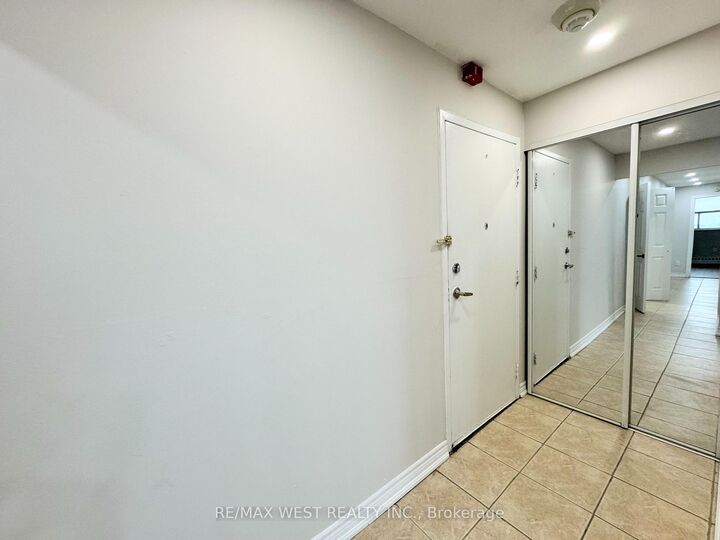 Property Photo:  3533 Derry Road E 709  ON L4T 1B1 