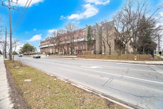 Property Photo:  10 Eddystone Avenue 255  ON M3N 2T2 