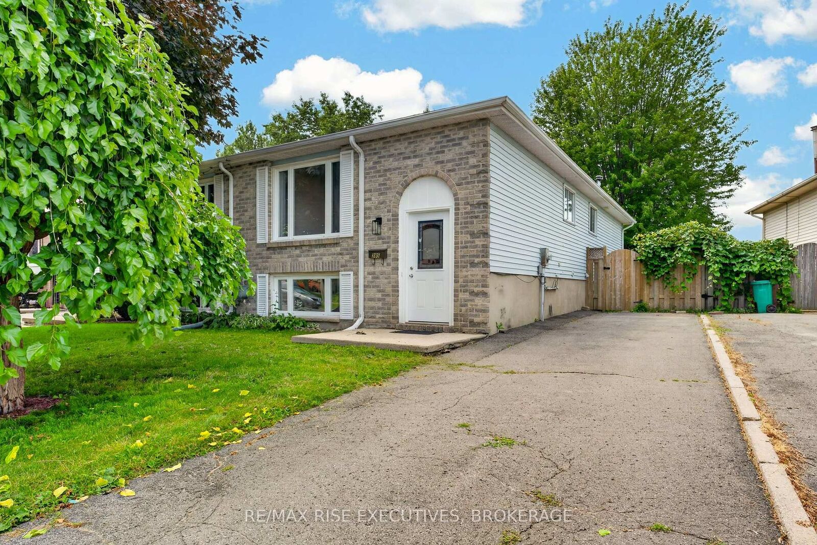 Property Photo:  385 Melanie Avenue  ON K7M 8B2 