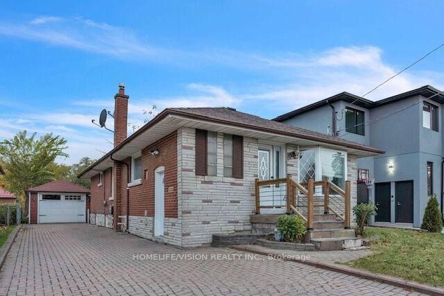 Property Photo:  94 Waringstown Drive Main  ON M1R 4H4 