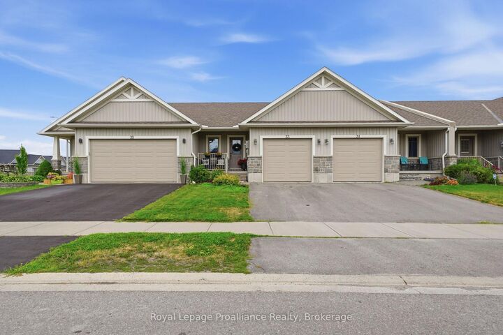 Property Photo: 33 Chinook Street ON K8P 0C6