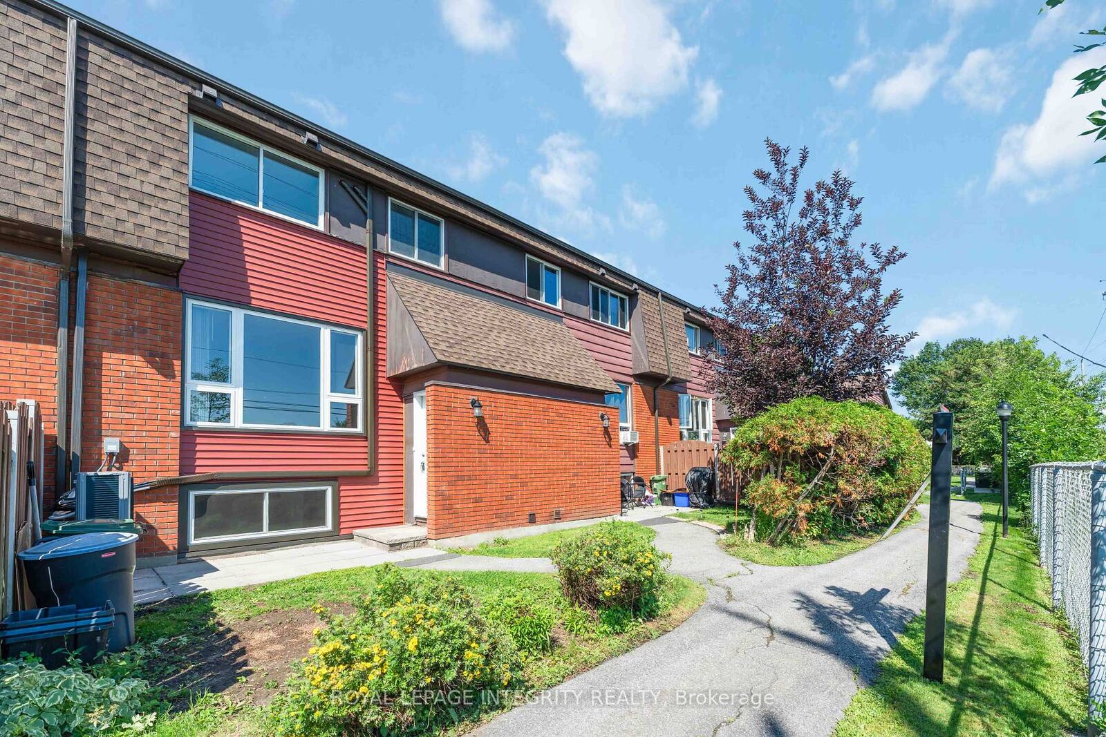 Property Photo: 5 Banner Road ON K2H 8T3