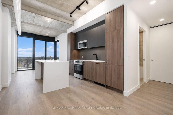 Property Photo: 10 James Street 713 ON K2P 1T2