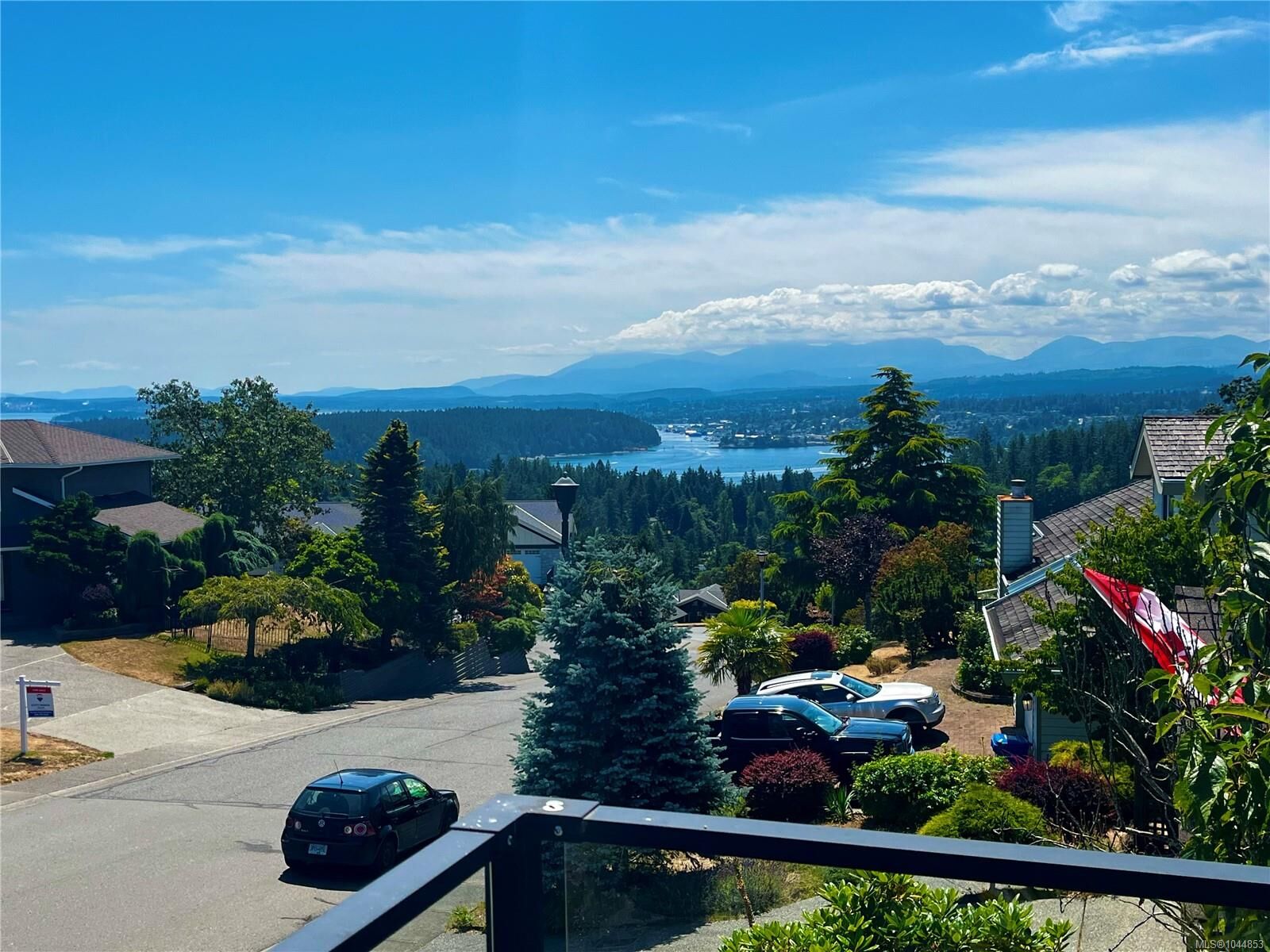Property Photo: 3702 Glen Oaks Dr BC V9V 1N9
