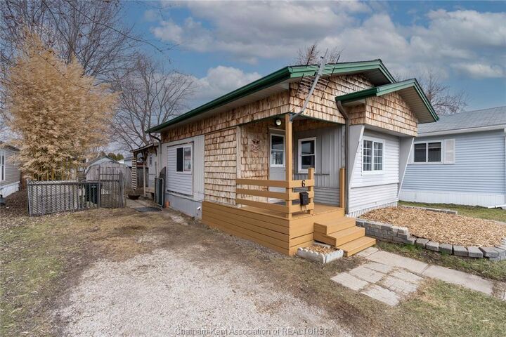 6 Maple Drive — photo 1