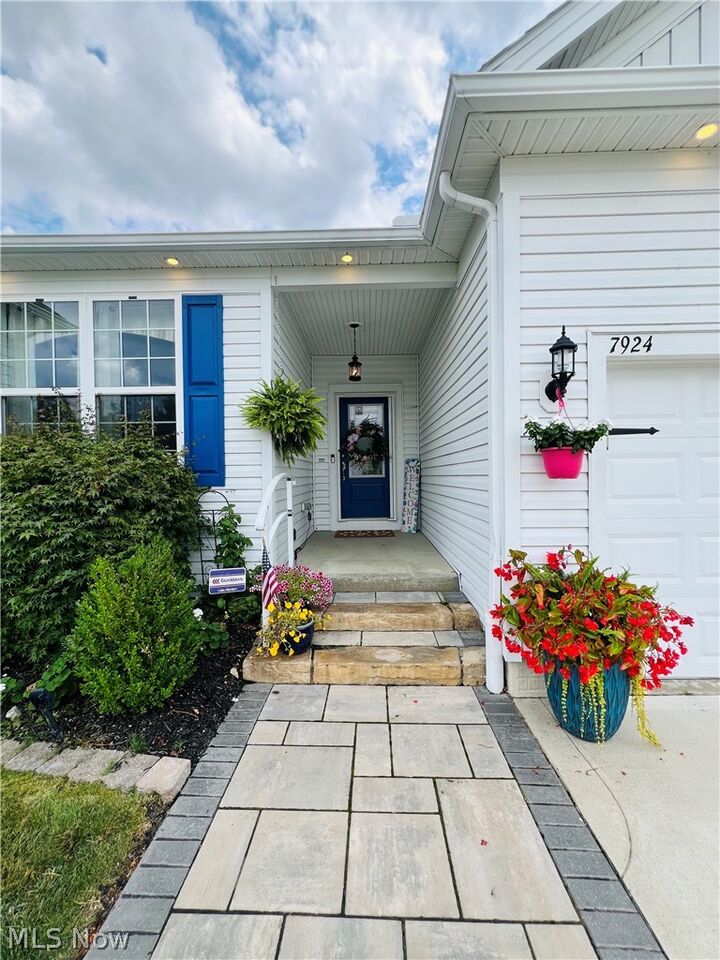 Property Photo:  7924 Heatherglen Drive  OH 44060 