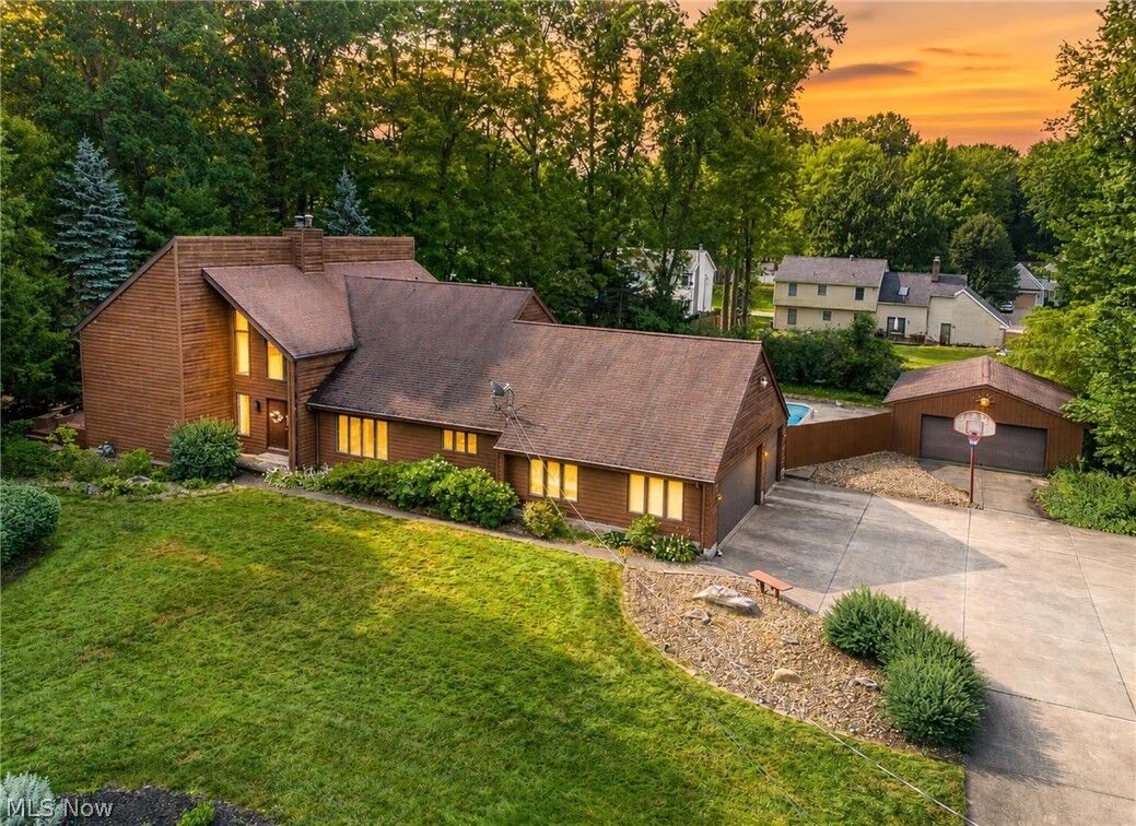 Property Photo:  1190 Trails Edge Drive  OH 44425 