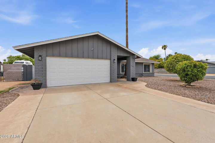 Property Photo:  5257 W Acapulco Lane  AZ 85306 