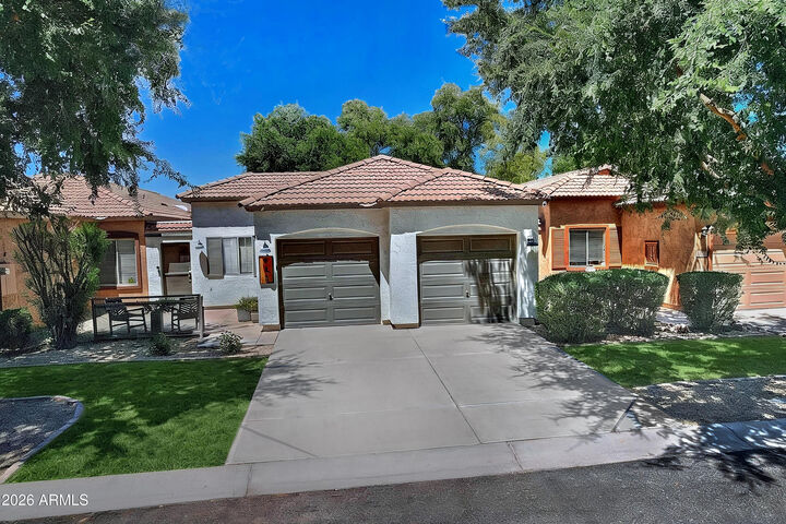 Property Photo: 948 S Banning Street AZ 85296