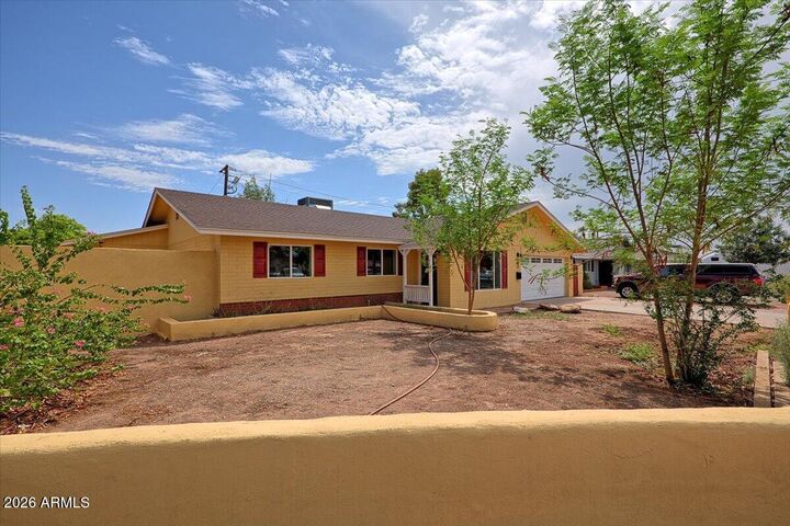 Property Photo: 3 W Del Rio Drive AZ 85282