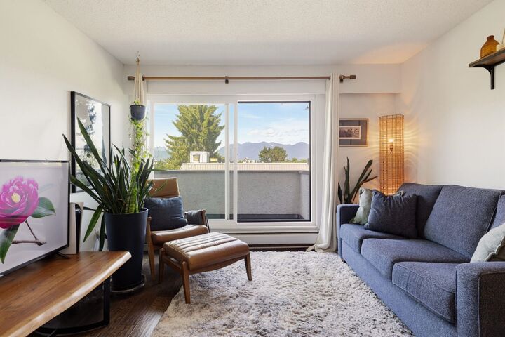 Property Photo:  391 E 7th Avenue 302  BC V5T 4H1 
