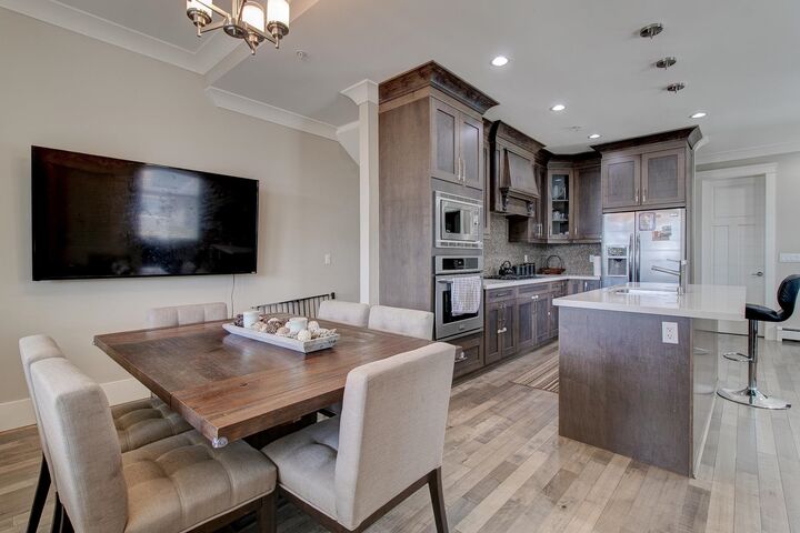 Property Photo:  15598 Goggs Avenue Main  BC V4B 2N6 