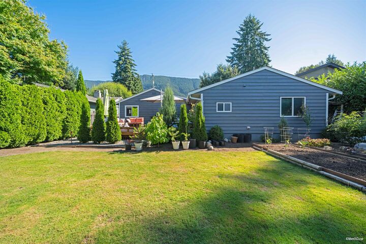 1043 Belvedere Drive — photo 1