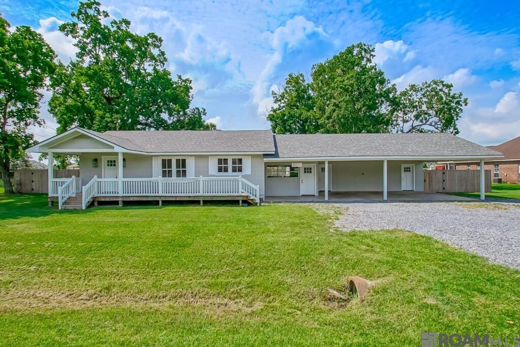 Property Photo:  40035 Cornerview Rd  LA 70737 