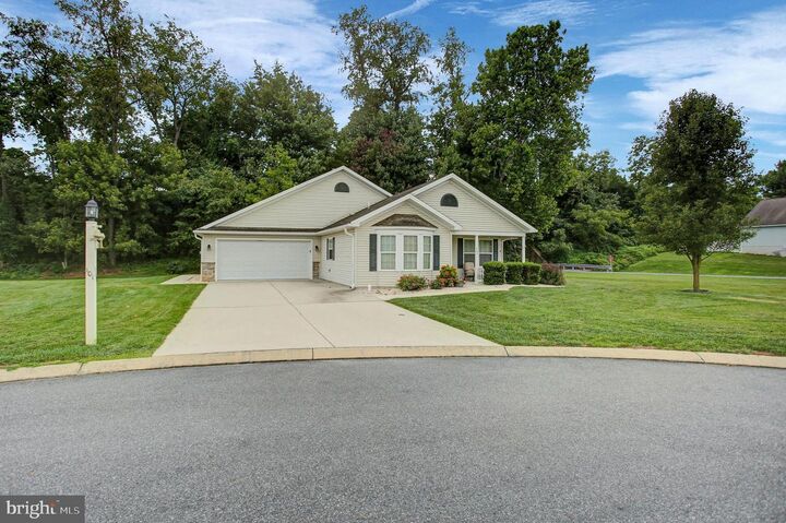 Property Photo:  101 Colonial Court  PA 17257 
