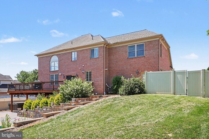 Property Photo:  2450 Hartford Road  PA 17402 