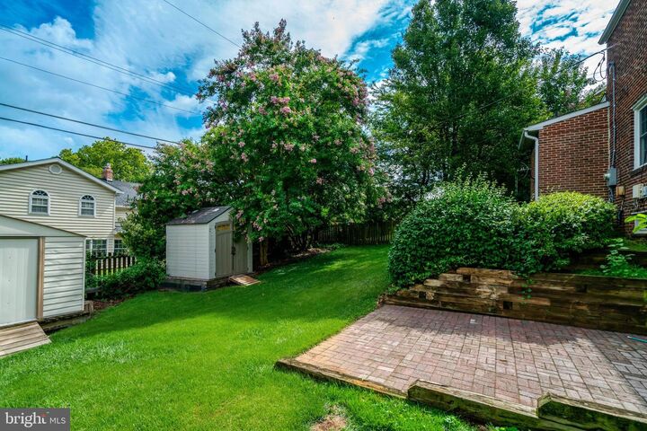 Property Photo: 6145 12th Street N VA 22205
