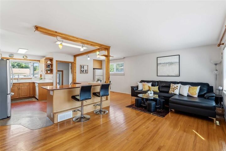 Property Photo:  25 Bibeau Bay  MB R2J 2A6 