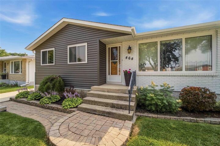 Property Photo:  464 Sly Drive  MB R2V 2H4 