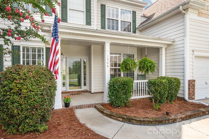 Property Photo: 1906 Birchbrook Court NC 28075