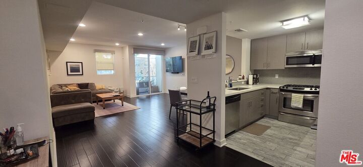 Property Photo: 436 S Virgil Ave, Unit 209 CA 90020