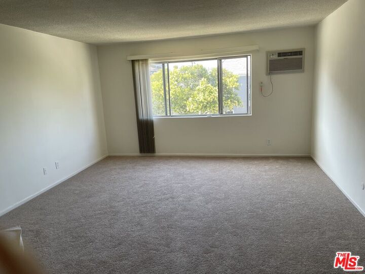 Property Photo:  9204 Whitworth Dr, Unit 5  CA 90035 