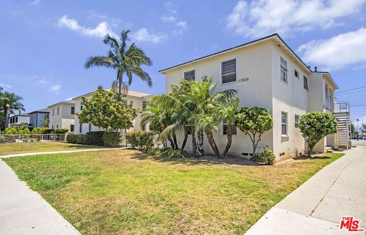 Property Photo:  12314 Washington Pl  CA 90066 
