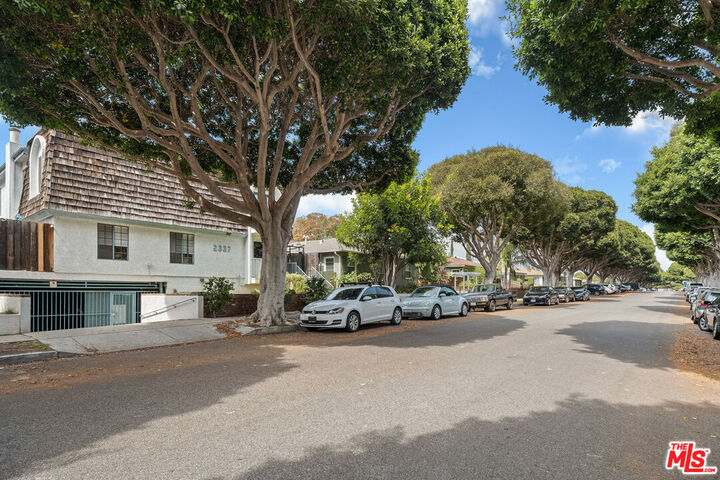 Property Photo:  2337 Oak St, Unit 2  CA 90405 