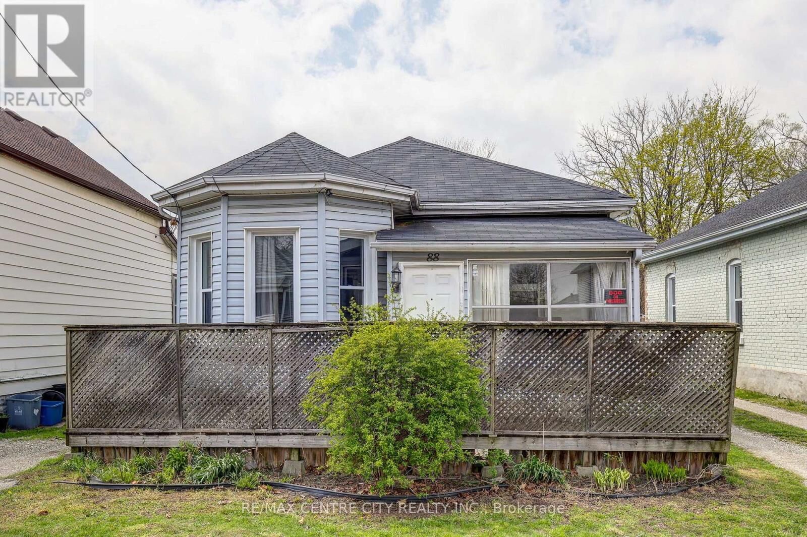 Property Photo: 88 Flora Street ON N5P 2X6