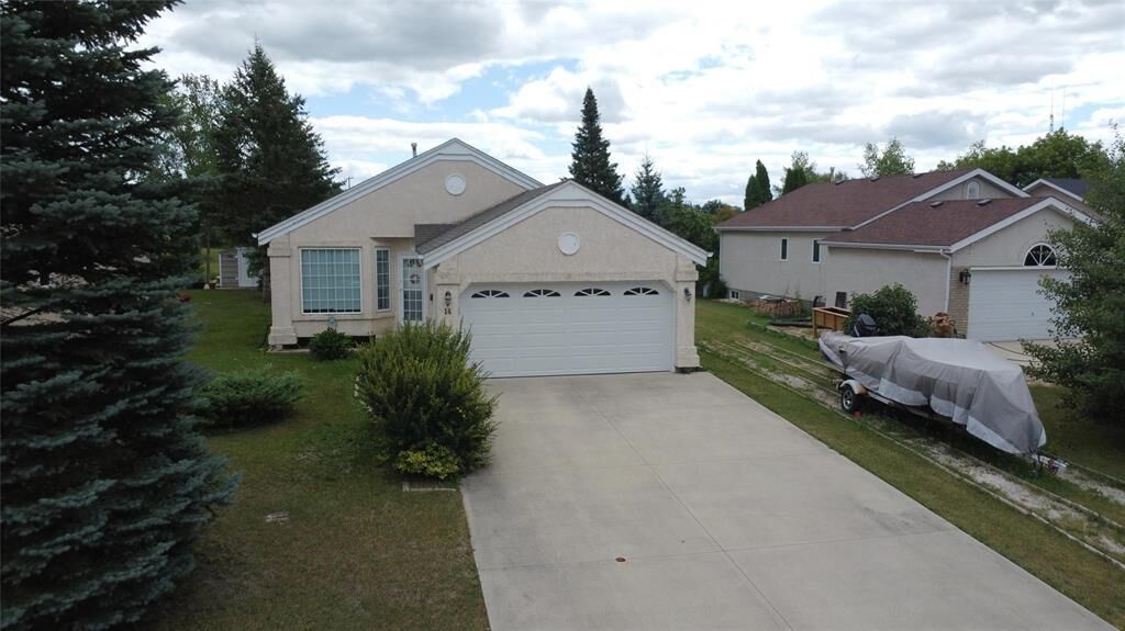 Property Photo: 14 Keith Cosens Drive MB R0C 2Z0