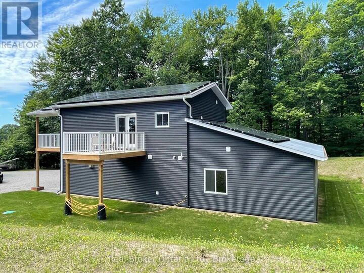 Property Photo: 90 14 Corners East ON L9M 2H7