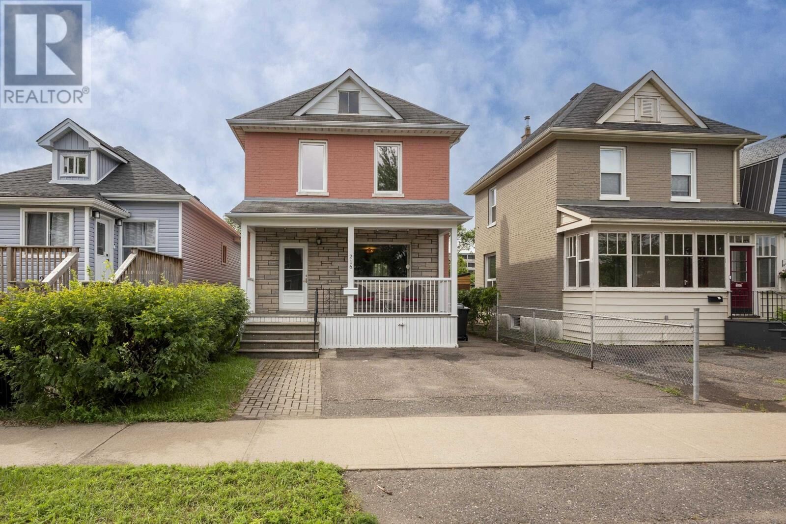 Photo de la propriété:  216 Francis St  ON P7E 4C2 
