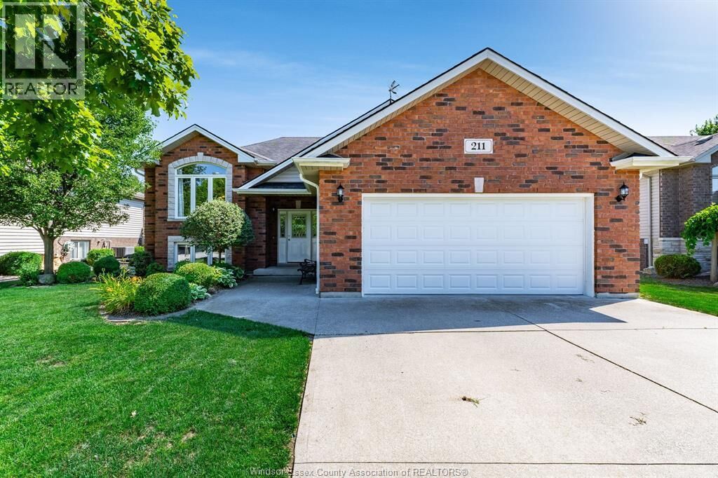Property Photo:  211 Dieppe Crescent  ON N9Y 4B9 