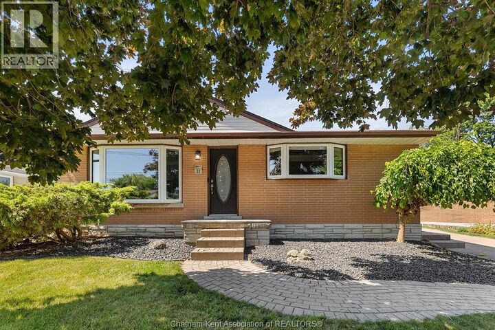 Property Photo:  23 Queensway Drive  ON N7M 4G3 