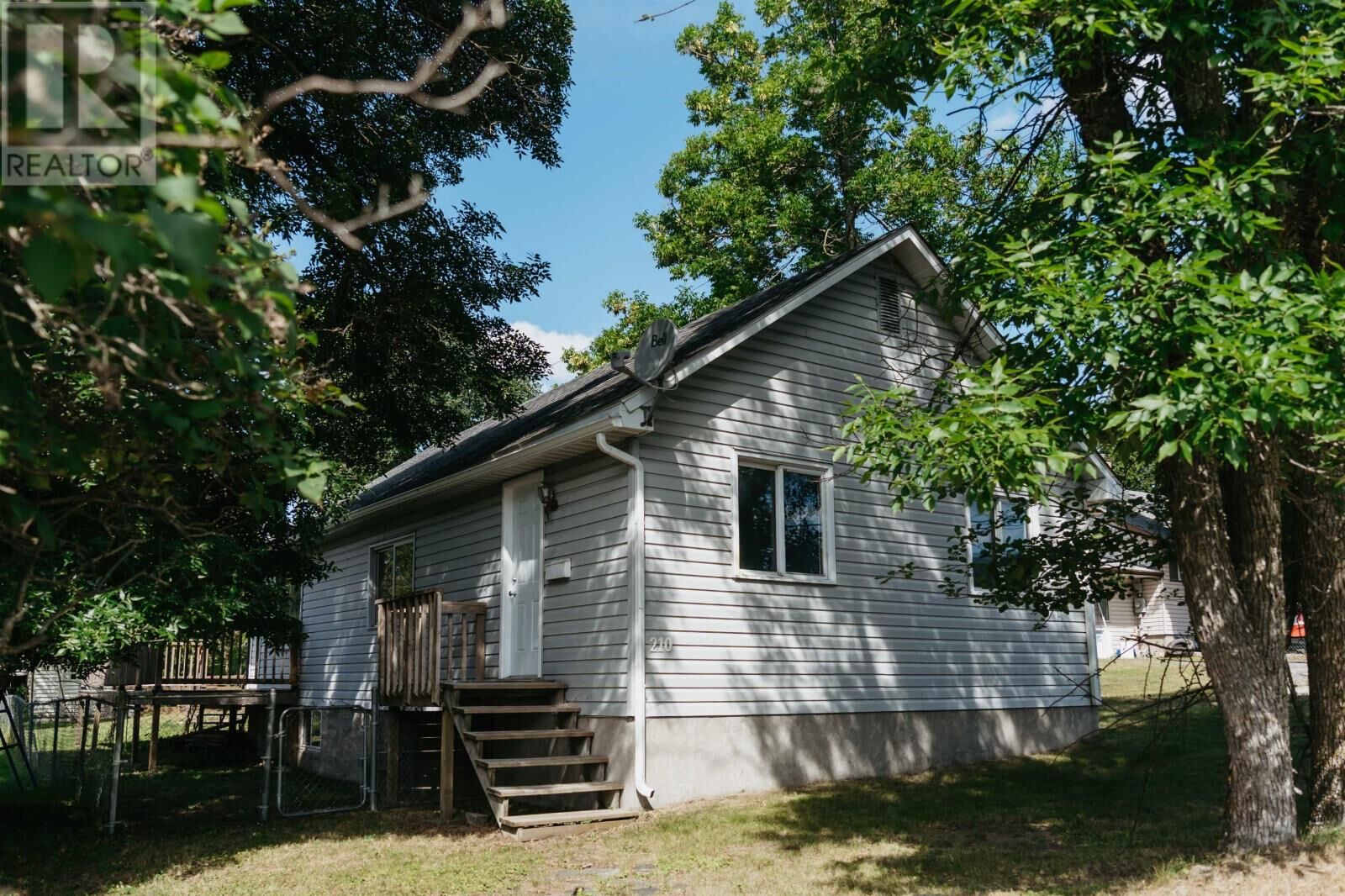 Property Photo:  210 Mellick Ave  ON P9N 3C7 