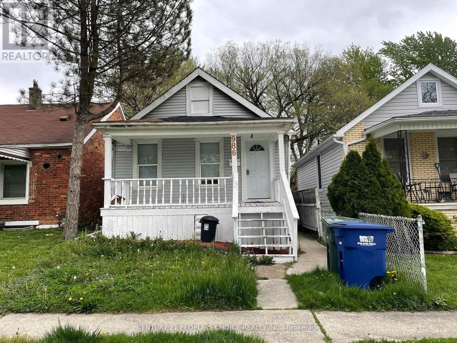 Property Photo: 986 Bridge Avenue ON N9B 2N1