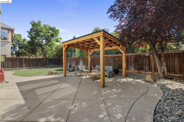 Property Photo: 822 Shasta Daisy Dr CA 94513