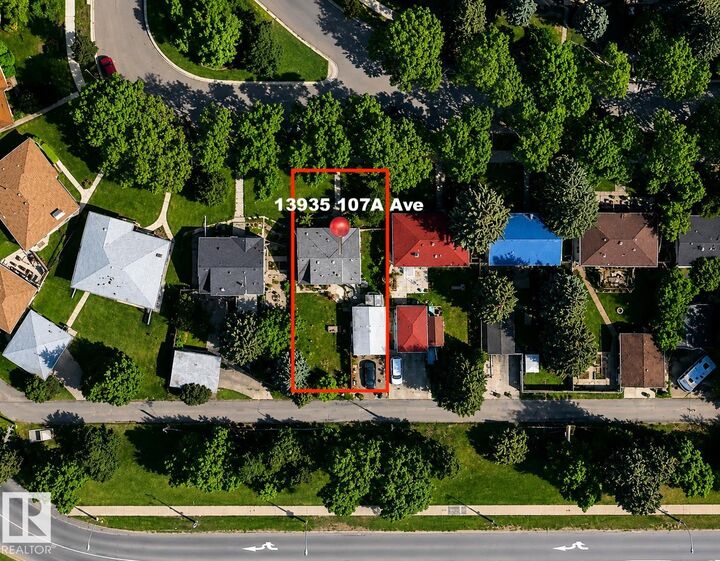 Property Photo:  13935 107A Avenue NW  AB T5M 2A8 
