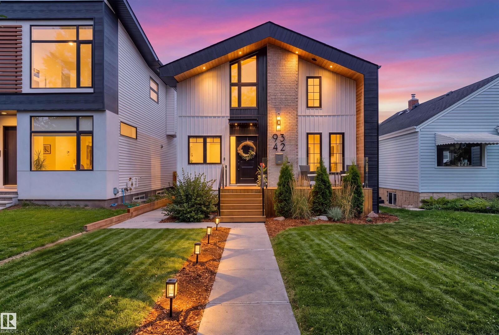 Property Photo:  9342 74 Avenue NW  AB T6E 1E2 