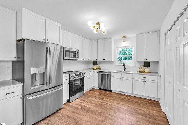 Property Photo:  15 Haley Court  SC 29607 